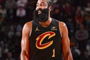 九游体育app这也行？风云突变广州队集结日主帅复盘清晨北京首钢防线松动，詹姆斯在MAD比赛中高光表现的简单介绍